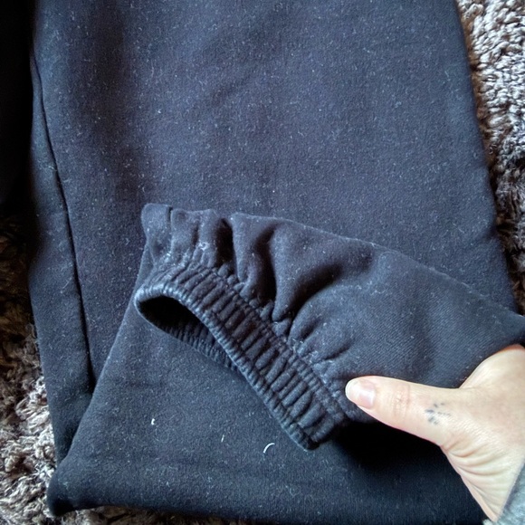 Aritzia Kids Black Sweatpants - Picture 3 of 6